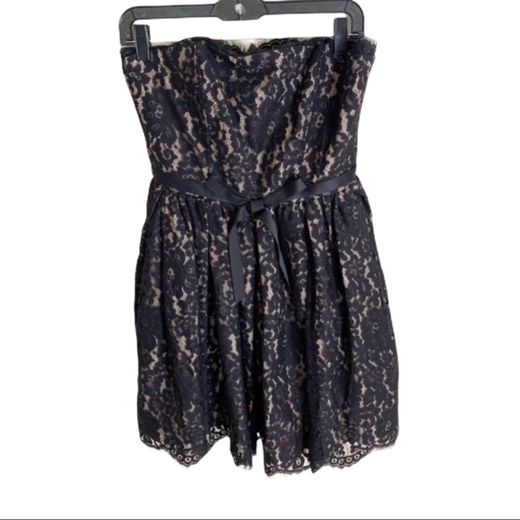 Neiman Marcus Strapless Gothic Lace Flare Dress - Picture 4 of 7